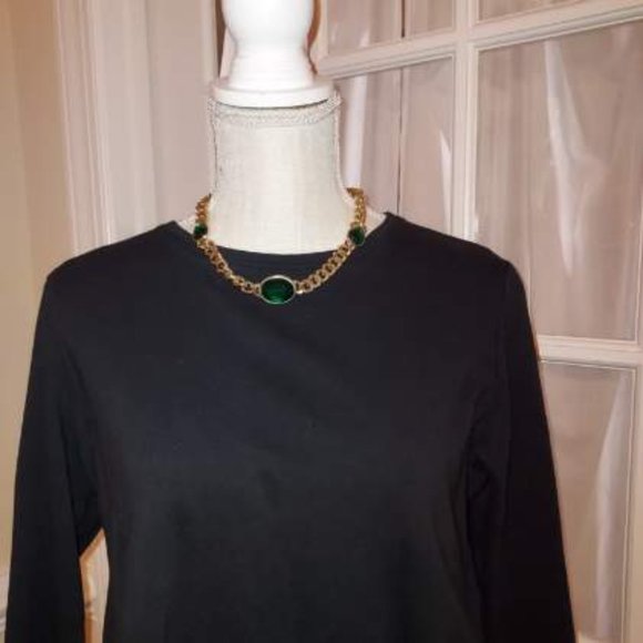 VINTAGE GOLD-TONE NECKLACE WITH EMERALD COLORED STONES - Picture 2 of 2